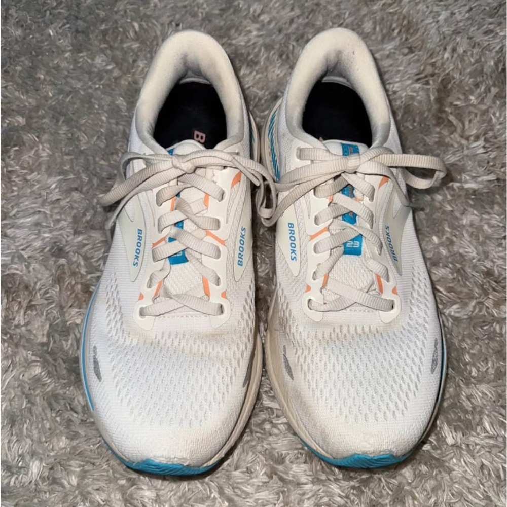 Brooks White and Black Cushioned Sneakers